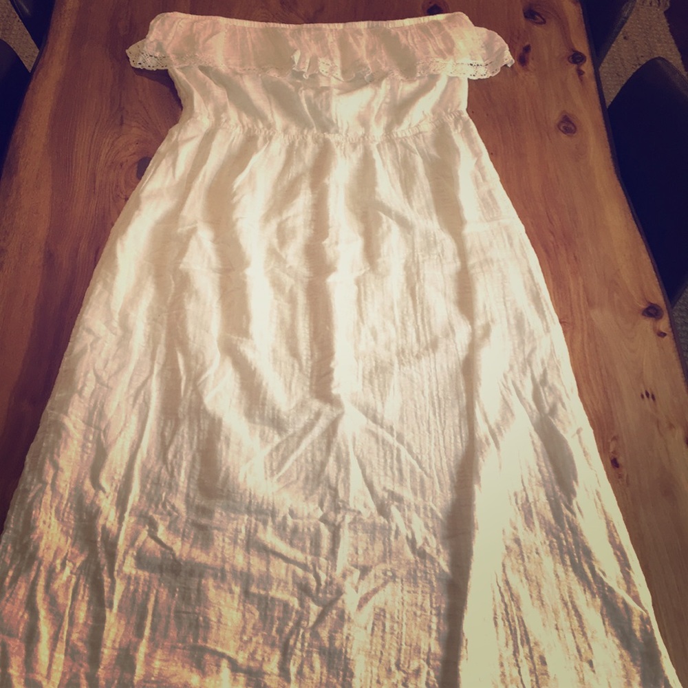 Old Navy strapless gauzy white dress w/ lace det.